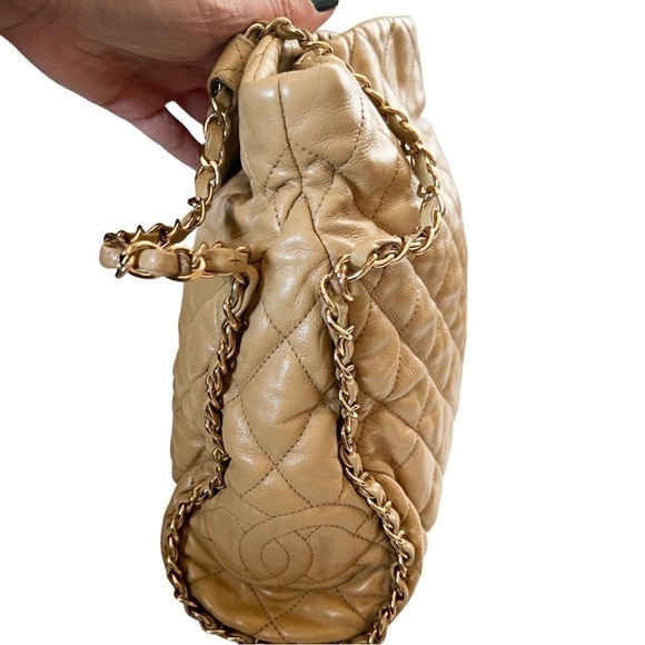 CHANEL Authentic Calfskin Leather Quilted Chain Tote Tan Medium - Picture 3 of 16